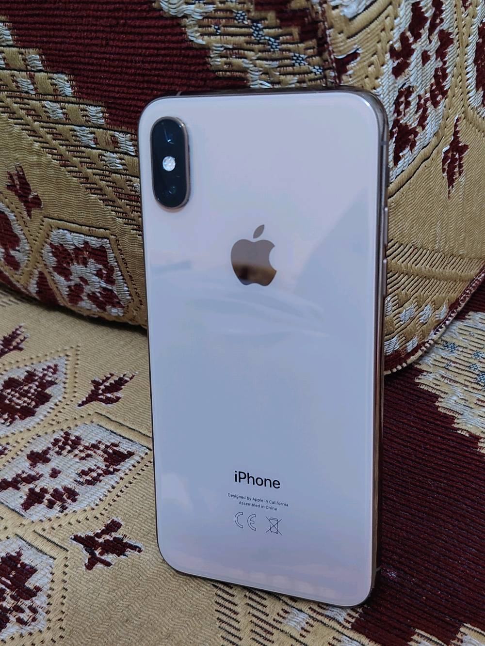 iPhone XS
الذاكرة :  256

اللون : ذهبي

الشاشة : بلادي ثلاث خيارات + فيس ايدي شغال

البطارية : مستبدلة فقط 100% + فطر بالجامه مال الكامره الخلفية وما مأثر عليها هذي للأمانه الباقي بلادي 

الملحقات : فقط كارتون 
السعر : 160 قفل

يوجد توصيل فقط الي يريد يشتري يراسلني