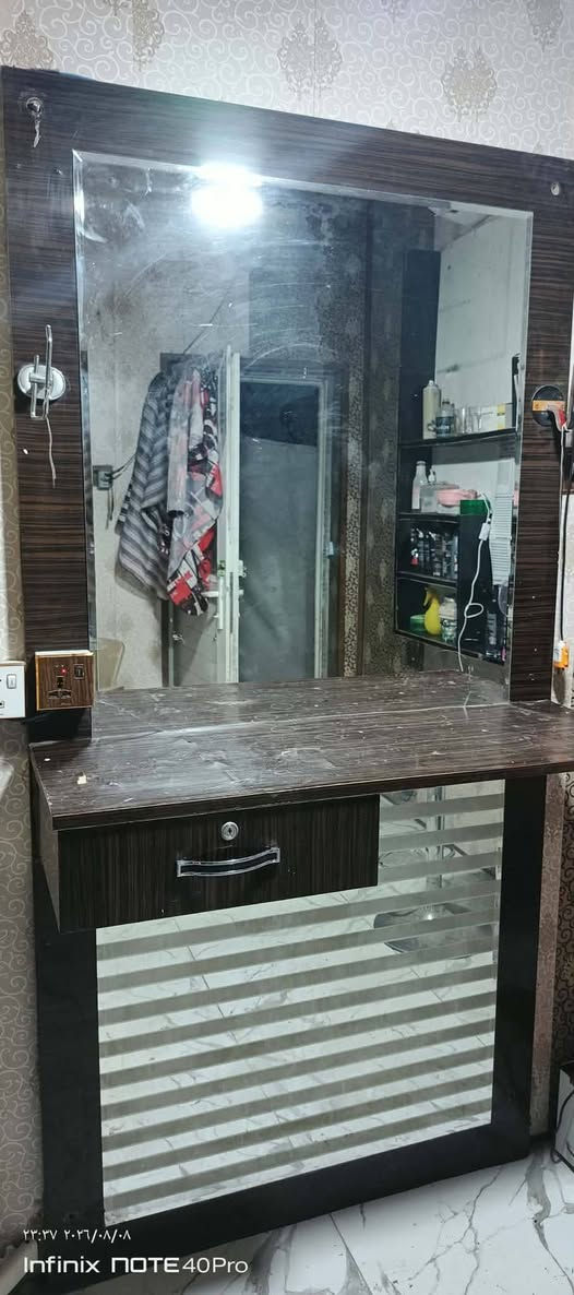 ميز مرايه مال حلاقه. للبيع
السعر ٧٥ وبي مجال
العنوان ناحية العباسية حي المنتضر
للاستفسار الاتصال بالرقم ***********
