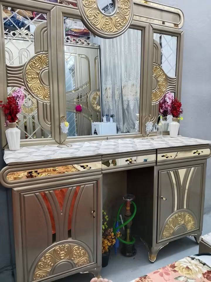 سلام عليكم غرفه ال بيع السعر ٢٥٠ الف و بيهه مجال اتصل واتساب +964 772 625 1400
