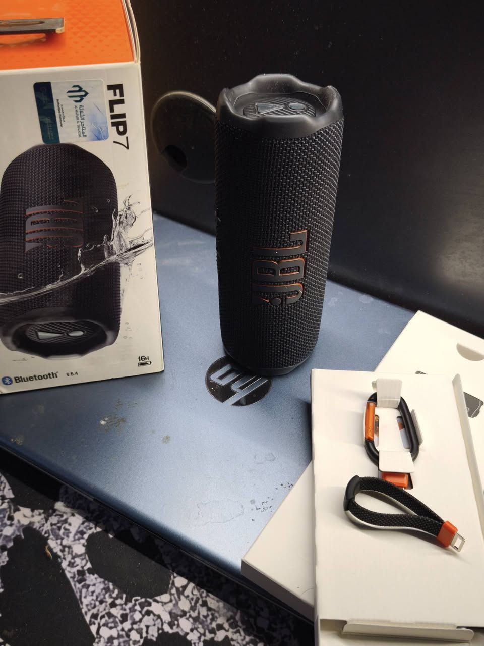 سلام عليكم JBL FLIP 7 كامل ملحقات طبعا بعدة اخو الحديد بي بس شخط بل علامة بعدة داخل بل ضمان ضد الماء و الغبار بل كامل وجودة الصوت هية تحجي سعر  120 وبي مجال لطيبين بغداد الدورة ***********
