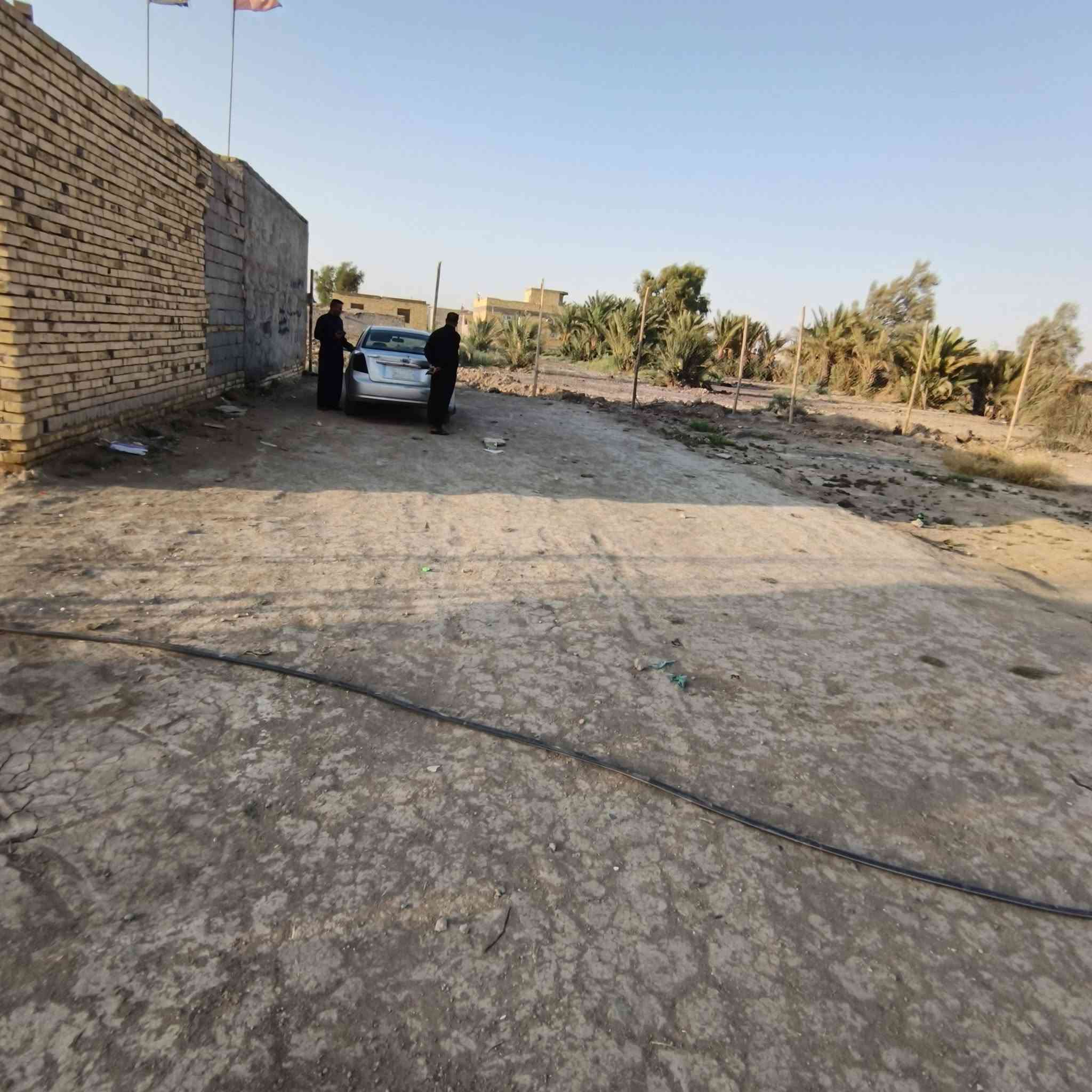سلام عليكم  قطعه ارض  ال بيع المساحه 150 العنوان الرفاعي  عل طريق المشايه نزلت دليفي  التفاصيل   تصل عل رقم الهاتف  ‏‪***********‬‏
