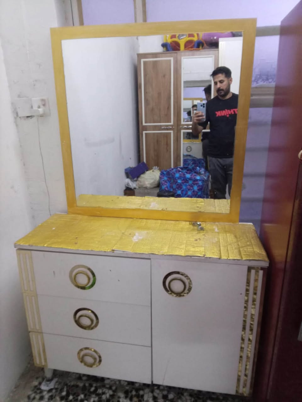 سلام عليكم غرفه تركيه ٥ قطع نضيفه ب ٣٠٠ وبيهه مجال ***********واتساب خاص
