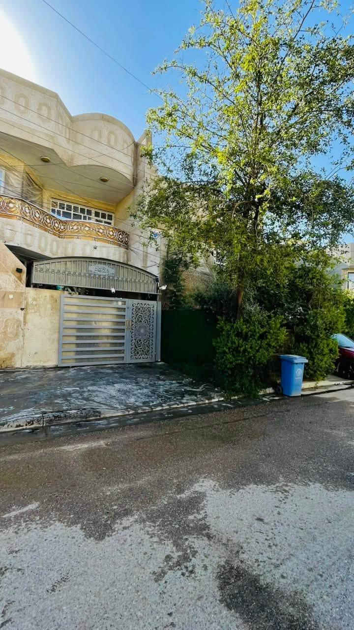 🏡 فرصة مميزة للبيع – بيت سكني في جكوك / حي الأساتذة
📍 شارع 15

بيت بموقع ممتاز وواجهة مرتبة، مناسب للسكن العائلي. 

✨ تفاصيل العقار:  
▪️ المساحة: 150 متر  
▪️ الواجهة: 7.5 متر  
▪️ النزال: 20 متر  

منطقة هادئة وقريبة من الخدمات، مع توزيع ممتاز للمساحة 🌟

📞 للاستفسار والتفاصيل أكثر:  
***********
