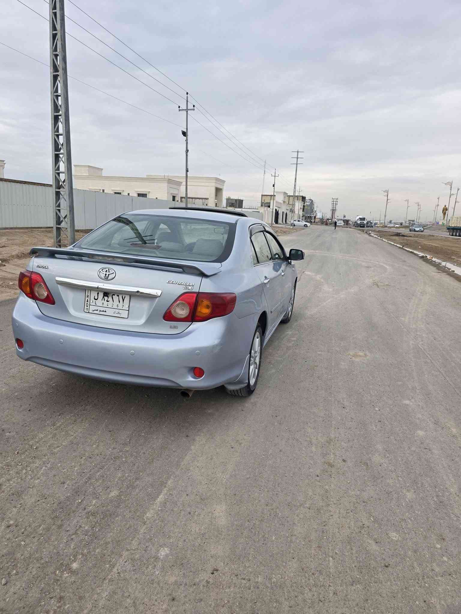 السلام عليكم 
كورلا ٢٠٠٩ خليجي 
بيها صفحه رش اثر جراد
فوول مواصفات للاخير مري شفط 
داخل لونين صاج
رقم بغداد 
***********
