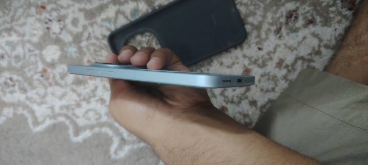 السلام عليكم جهاز ريدمي نوت 15برو فايف جي مستخدم شهرين سعر 400وبي مجال قليل تواصل واتساب او اتصا رقم ***********
