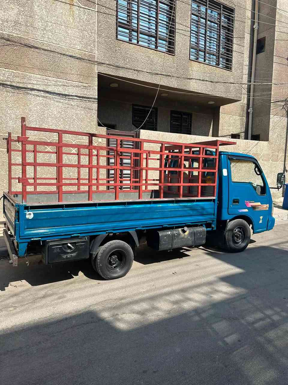 كيه ام عيون
موديل٢٠٠٠ بسمي
مكينته جديده جديده كيره خير من الله 
تبريد شغال
تخم تاير باتري
السعر ٧٣ورقه مكان بغداد الجديده
***********
