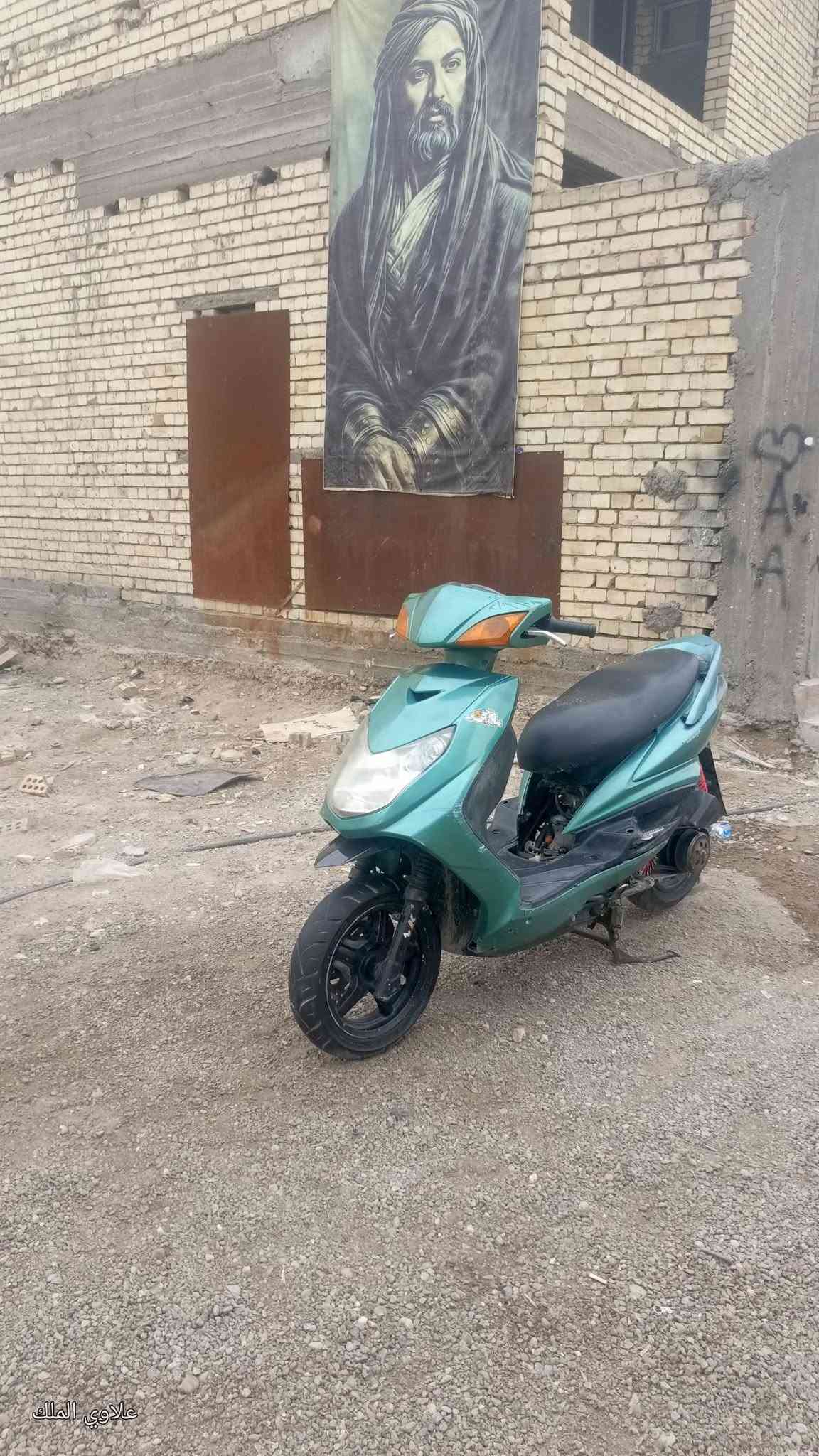 سلام عليكم
سكنس فحل 
طلاعات 
كلجات رياضي 
الامامي ابو دولار 
ولخلفي Rs
صالنصه رياضي حلكين دبل بوشه TM مال تي ماكس
دراجه شلعه معدل طياره
مكينه مكفوله ممفتوحه
كهربائيات كلها شغاله
منضومه زنون
دشبول شغال
فراك بريك رياضي
زوج تايرات جلاتين 
سعرها 550وبيها مجال
مكان الغزاليه
***********
***********

نص مكتوب في الصور:
- علاوي الملك