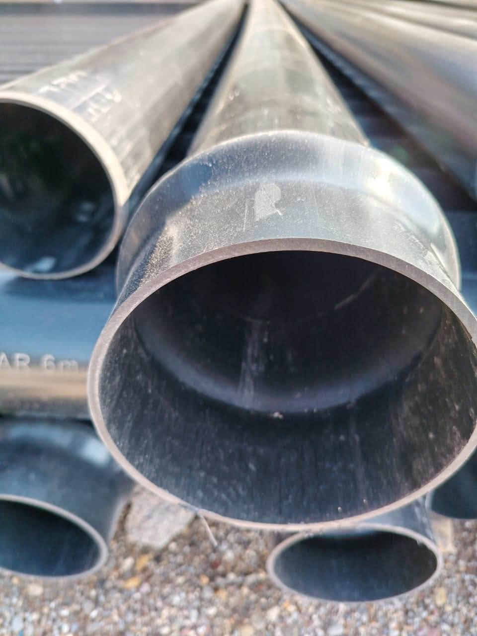 مصنع وشركة قيثارة الأصيل للصناعات البلاستيكية
 QITHARAT AL ASEEL PVC CO

الجودة العالية والمواصفات القياسية التي تدوم!

🔹 المنتج: أنابيب UPVC عالية الجودة باللون الأسود مع وصلات إحكام متينة.
🔹 الضغط: 10 بار (6Bar - 10Bar متوفرة وفق احتياجك).
🔹 المقاسات والقياسات: متوفرة بأقطار متعددة تبدأ من 110 ملم وحتى 250 ملم (بطول قياسي 6 أمتار).
🔹 المميزات:
 مقاومة عالية للضغط والظروف الجوية المختلفة.
 سهولة في التركيب مع متانة فائقة تضمن عدم التسريب.
 خيارك الأفضل لمشاريع المياه والسباكة والبنية التحتية.
📞 للطلب والاستفسار، اتصل بنا الآن:
📱 ***********
