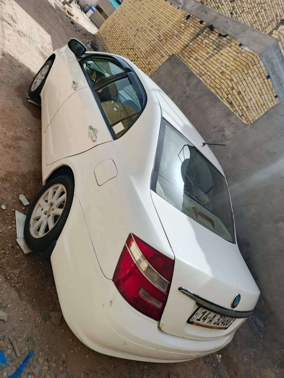 جيلي موبل 2013 رقم انكليزي بصره،، گير عادي محرك بلادي،، گير ومحرك كفاله تخم تايرات جدد،تبريد شغال وي السويج ثلج،كهربائيات شغاله كلها،ضفيرتها ماملعوب بيها سياره مال بيت، حداديه نص عمر، غرفه نضيفه، الگشر نضافته گدامك سياره ب أسمي ثاني يوم أداورلك 
السعر 50وبيها مجال بسيط مكاني ناصرية
رقمي***********
