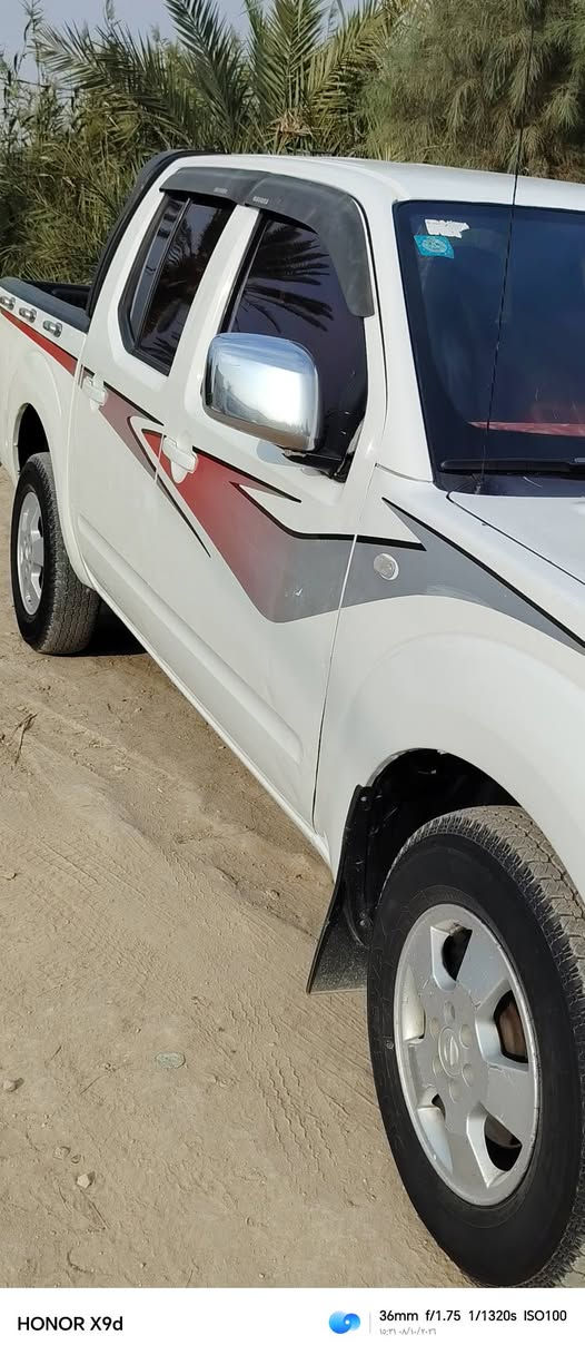 نيسان نافارا • رقم انكليزي • مكينة شغالة