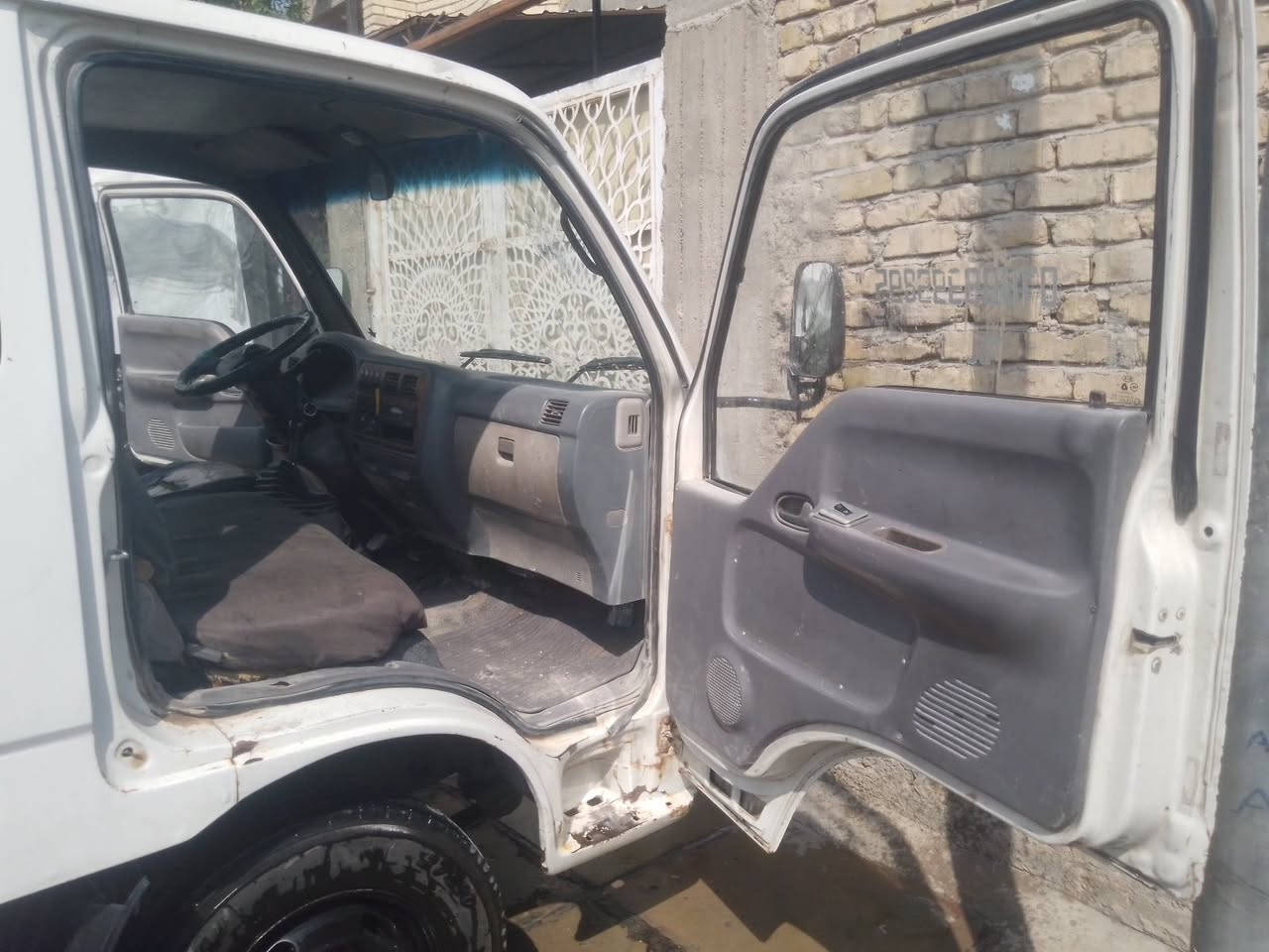 سلام عليكم فنتيره فحل البيع موديل 2000كير ومحرك وكسل 3000شاصي مكفول كهربايات كامله تخم تاير جديد صدر نص عمر السياره بسمي رقمه بغداد الماني  مكلف بل نشر رقم صاحب السياره ***********
