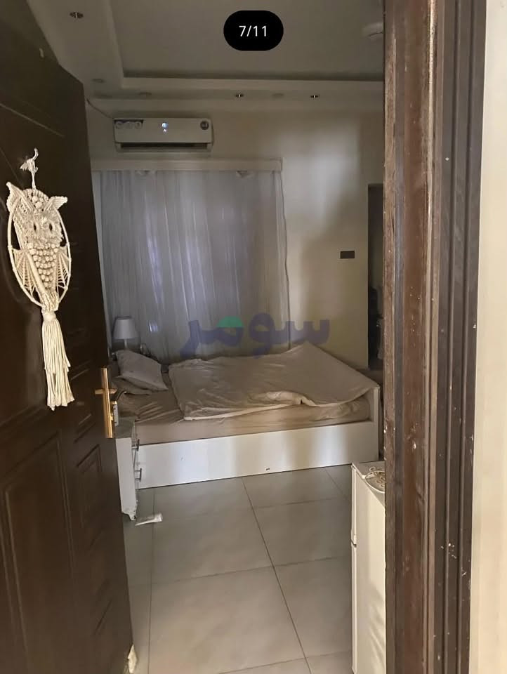 البيت للبيع  القبلة حي المهندسين المربع الذهبي
📍 الموقع: قرب سوق العكيلي
📐 المساحة: 150م
🏢 طابقين

🔹 الطابق الأرضي:
• غرفة
• استقبال
• صالة كبيرة
• مجمع صحيات
• مكان للغسالة
• مناور
• مطبخ
• حمام خارجي
• حديقة

🔹 الطابق الأول:
• 3 غرف
• صالة كبيرة
• مطبخ
• حمام
• بيتونة كبيرة

💰 البيت عليه قرض إسكان
• مبلغ القرض: 62 مليون
• المسدد: 12 مليون
• المتبقي: 50 مليون
• القسط الشهري: 275 ألف

👤 إذا كنت موظف، تگدر تغيّر الكفيل او تجيب كفيل وتغيره بالاسكان ويتحول الطابو بااسم المشتري ويكون التسديد عليك، وينخصم مبلغ القرض من سعر البيت.
واذا تريد تنطي المبلغ كامل واحنه نسدده القرض ويتحول البيت بأسم المشتري
للأستفسار  عبر رقم الهاتف او واتساب 
***********

نص مكتوب في الصور:
- 3/11
- 9/11
- 10/11
- 11/11
- 7/11 سومر