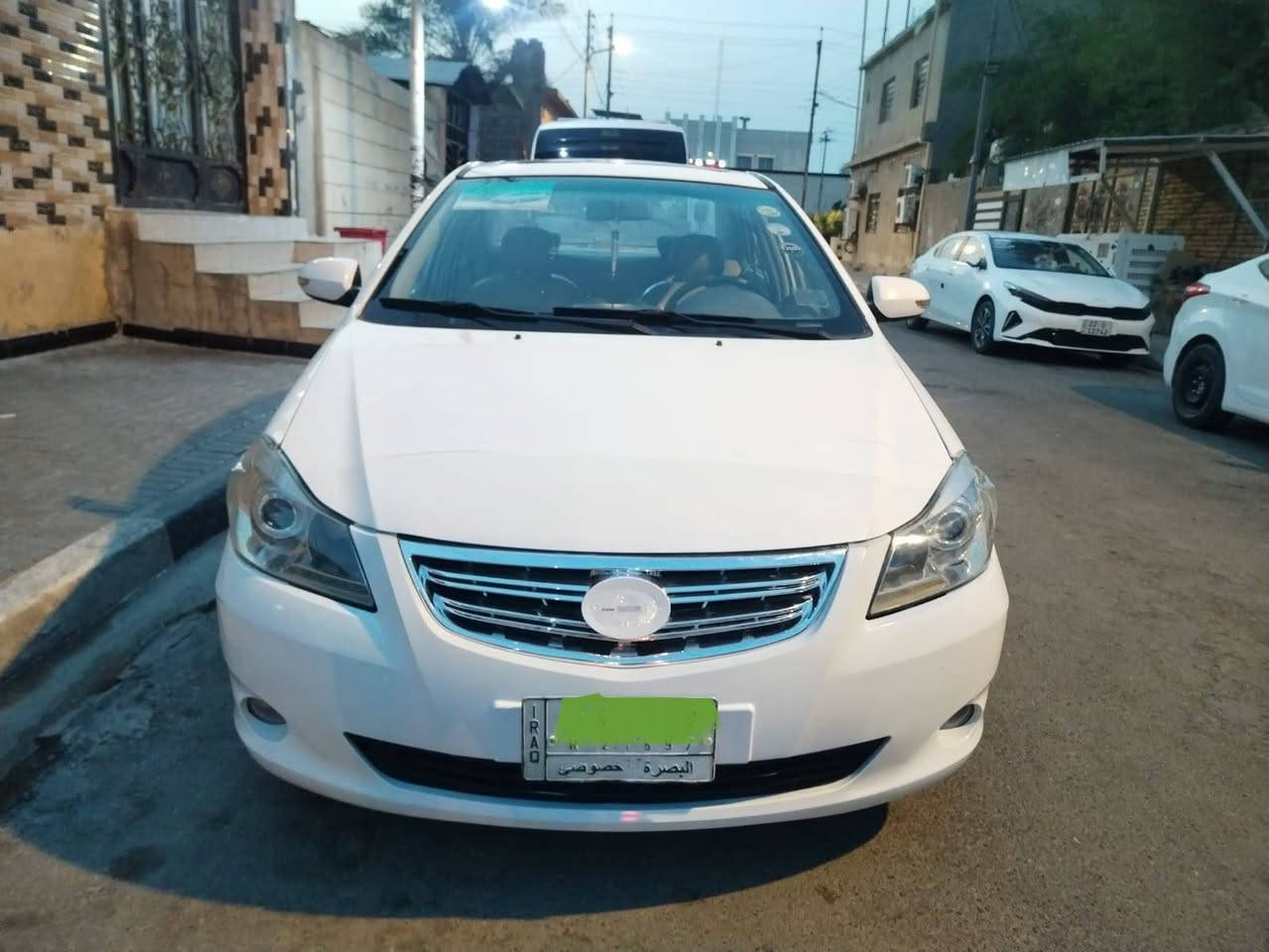 بيوايدي ٢٠١٤ السياره كله على البلاد بصمه اوتو مكفوله من الضربه والتبديل بيها صبغ قليل مكينه كير مكفولات حداده كله جديد مشط دبلات كله جديد تبريد نقص غاز كمبريسر شغال سنويه ٢٥ مكان السياره بصره حي الحسين السعر ٤٢ للاستفسار *********** البصرة, العراق
