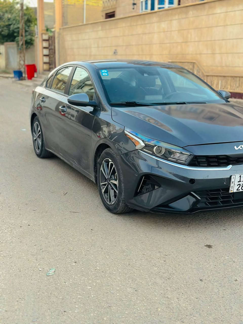 سلام عليكم لبيع كيا فورتي 2023 امريكي رقم بغداد الجديد باسمي شخصيا تحويل مباشر (( حادثه من امريكا بنيد فقط مبدل وبيها شويه بارد بدون دواخل وشرط السونار )) مكينه 2000 دوش بدون لا تنقيص ولا تبخير محرك كير حداديه تبريد كلها جاهز عله آخر حبايه سياره جديده ما ناقصه برغي السياره جاهزه من جميع النواحي وجديده السياره ماشيه 100 ميل  مواصفاته شاشه كبيره كامره خلفيه دواره شاشه اعطال تحكم استرين جهتين سياقه ذاتيه تحديد مسار ثلاث وضعيات سياره سبورت وايكو ونورمال وبعد بيها مواصفات 
مكاني بابل المسيب 
للاستفسار ***********

