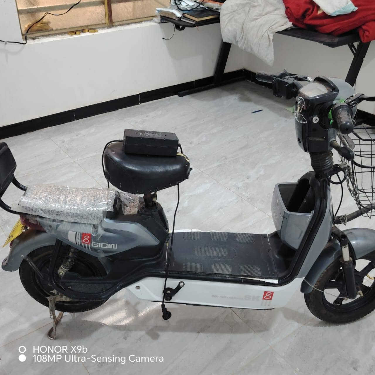 السلام عليكم دراجات للبيع حجم أربعين نضيفه ميه بل ميه السعر 300مكاني كوت شارع النفط قرب أسواق ام البنين رقم الهاتف ***********

نص مكتوب في الصور:
- HONOR X9b
- 108MP Ultra-Sensing Camera
- HONOR X9b 108MP Ultra-Sensing Camera