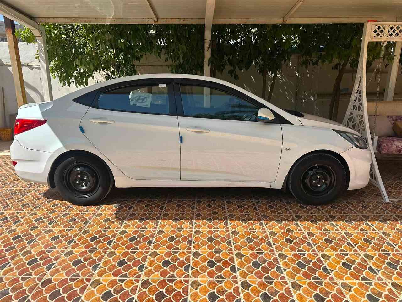 السلام عليكم  اكسنت خليجي 2012 فول مواصفات فئه بلو فتحه اشاير بلمري تحكمات ستيرن مكينه 1600 دوش قطرتين سياره جاهزه من كلشي وعليهه ادامه كامله مال جناي شاشه كامره خلفيه رقم بغداد بسمي بيهه قطعتين صبغ خلفيات مكانهه ديالى دلي عباس السعر 85 وبيهه مجال من تجي تشوفهه ***********
