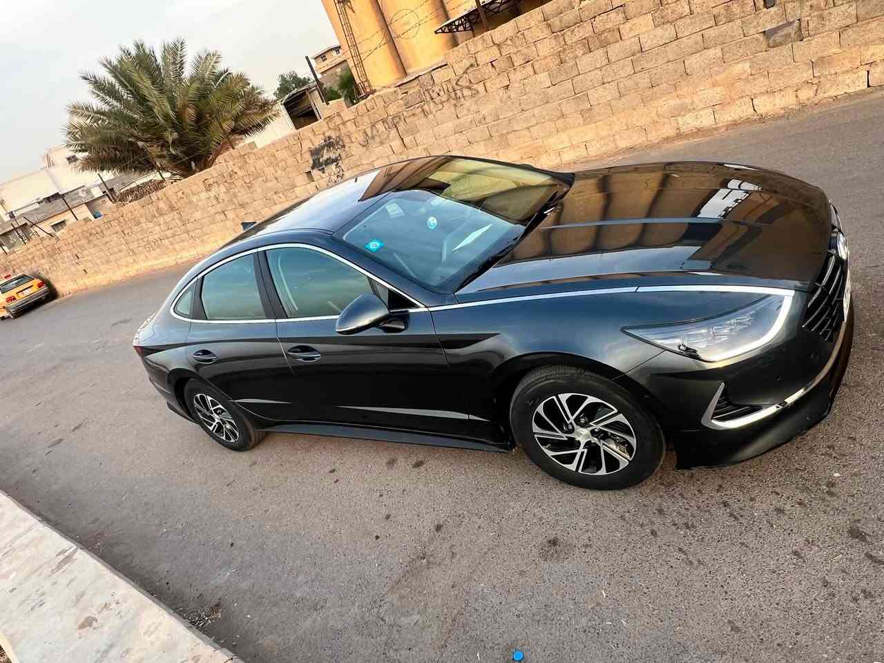 السلام عليكم 
سوناتا هايبرد 2023 
ماشيه 51 الف كيلو السياره جديده كلشش 
بدون صبغ تبديل بنيد نفس اللون وربع الجاملغ الايسر بارد وتكحيل بسيط بدون دواخل 
المواصفات فئه بلو 
تبريد قطعتين 
رادار امامي 
اوتو ستارت 
اوتو هولد 
شاشه كبيرة
كار بلي ولاسلكي
تحديد مسار 
قيادة ذاتيه
 اربع وضعيات قيادة 
كامره خلفيه 
تحكمات ستيرن جهتين
مانع تصادم 
لايت ليد امامي خلفي 
كير دكم
باقي المواصفات معروفه 
مكان السيارة بغداد الكرخ 
رقم بغداد 
سعرها 158 مجالها بسيط 
مراوس حسب القناعه 
للاستفتار الاتصال على الرقم ***********
