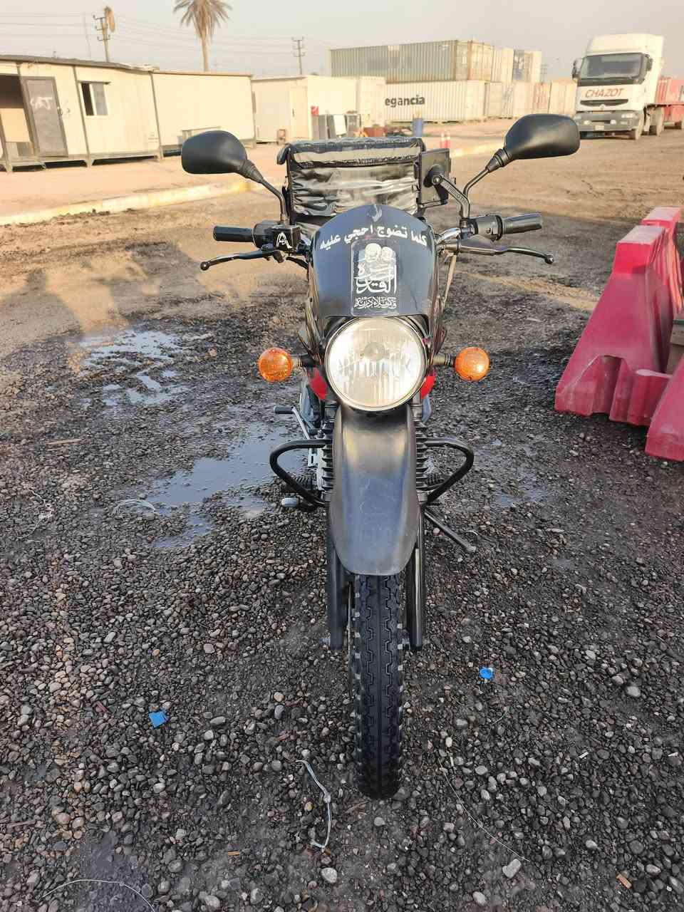 السلام عليكم ورحمة الله دراجه بوكسر جبلي موديل ٢٢ رقم انكليزي كامل سنويه جديد هزة جديدة الدراجه كفاله كير محرك وكهربائيات تاير امامي خلفي جديدات ممشه الدراجه ١٥ونص وقابل للزيادة الدراجه خير من الله خرسه وبيها لايت زنون ابو ٧٥ مكاني زعفرانيه السعر مليونين وبي مجال حك الجيه مابيه اي نقص وامانه الله الدراجه ما مشتغله دلفري نهائي على ايدي منتسب اروح وارجع بيها بس 
رقم الهاتف متواجد واتساب ***********

