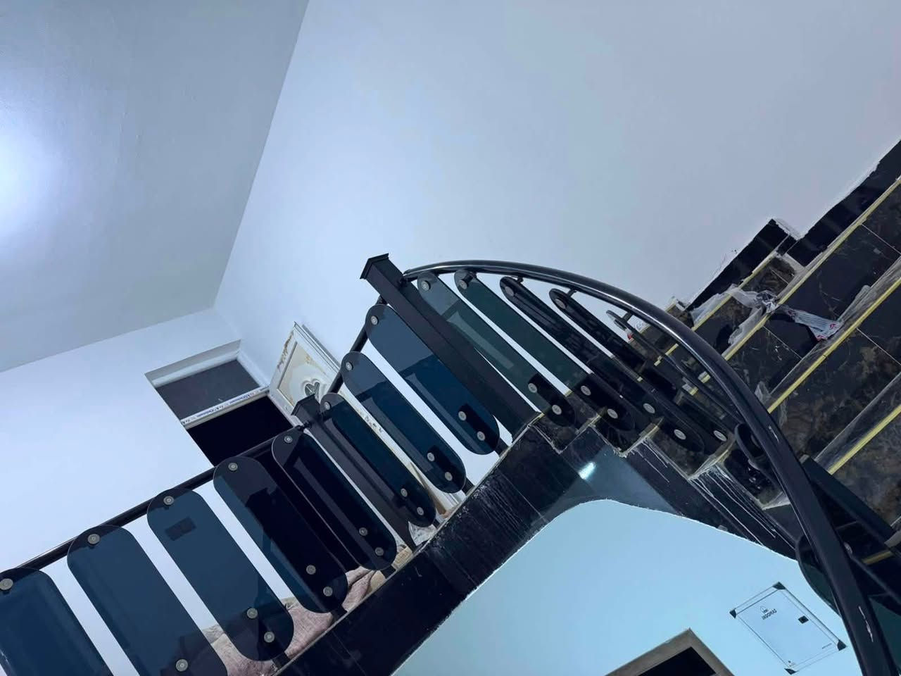 اهلاً وسهلاً بيكم في معمل اساس القمم للمطابخ محجرات ابواب والديكورات  

من معمل اساس القمم إذا انتَ موظف تكدر تاخذ كل ما يحتاجه بيتك بنظام الاقساط المريح  (نظام منصه)
لكل من يحمل نطاقة ماستر كارد الرافدين  

يوجد عروض على الكاونترات والمحجرات  مع ضمان خمس سنوات حقيقي تسليم مطبخ من ثلاثة ايام إلى سبعة ايام 

يوجد جميع انواع وموديلات المطابخ وتصميم حسب اختياركم 

محجرات اسعار المتر تبدأ من 45الف إلى 85الف   
 تفاصيل آخر مثل الباب 🚪او درج فر 

الكاونترات اسعار المتر تبدأ من 250الف إلى 550 الف ارضي مع معلق (ملحق )  مع مرمر كوارتز طبيعي بنسبة 93‎%‎

ابواب الداخليه يبدأ سعر الباب 200 الف

طبعاً كامل التفاصيل الجانبيه مثل القياسات والنقل والشد تكون مجاناً  

عنوان الجديد 📍

الانبار القائم حي الشهداء مقابل أسواق الخضر قرب أسواق العائله 

الاستفسار 📞: ***********واتساب 
 ***********
