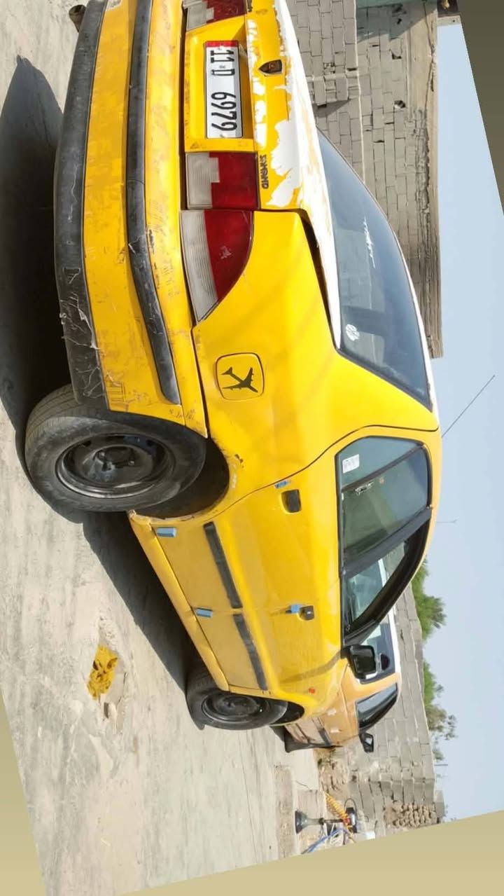 سمند 2009 رقم بغداد انكليزي 
هيئة غرامة مصفرة سنوية 2028
محرك وكير كفالة.     يخبل 
سيارة ناعمة 

صدرها من طول لطول كلة جديد 
دواخل كلش حلوة 

تبريد عوزة غاز 
السعر 20 قفل 
***********
