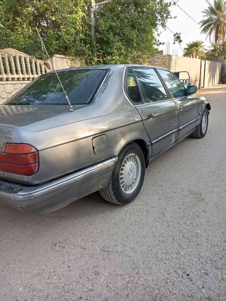 السلام عليكم 
bmw 735 li 
كير و محرك مكفولات 
السيارة خير من الله 
هزة جديدة 
تايرات تخم جدد 
كير ومحرك ياباني شلعة قوية
رقم انگليزي بسمي
السيارة بيها نقوصات بسيطة 
ب 30 و بيها مجال
 ***********
