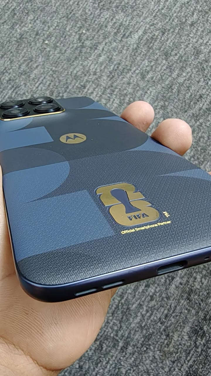 السلام عليكم احبتي
جهاز موتريلا ايدج 70 فيوجن  ( جديد ) فقط كارتونه مفتوحه 

🔥 Motorola Edge 70 Fusion | موتورولا إيدج 70 فيوجن 🔥

📱 جهاز يجمع بين الأناقة والأداء والبطارية القوية، من شركة موتورولا العريقة 💯

✨ التصميم والشاشة
شاشة Extreme AMOLED بحجم 6.78 إنش، بدقة Super HD ومعدل تحديث يصل إلى 144Hz، حتى تحصل على سلاسة عالية بالألعاب والتصفح 🎮

⚡ الأداء
معالج Snapdragon 7s Gen 4، مناسب للاستخدام اليومي والألعاب وتعدد المهام، مع خيارات ذاكرة RAM تصل إلى 12GB + 12GB

🔋 البطارية والشحن
بطارية ضخمة بسعة تصل إلى 5200mAh ، مع شحن سريع TurboPower بقوة 68W 🔥

📸 الكاميرات
📷 كاميرا خلفية رئيسية 50MP مع مثبت بصري OIS.
📷 كاميرا واسعة 13MP.
🤳 كاميرا أمامية 32MP.
🎥 تصوير فيديو بدقة تصل إلى 4K حسب الإصدار.

💦 الحماية
مقاومة للماء والغبار بتصنيف IP68/IP69 حسب النسخة، مع حماية إضافية وفق مواصفات الجهاز.

🔊 الصوت
سماعات ستيريو مزدوجة مع دعم Dolby Atmos لتجربة صوتية ممتعة.

🚀 مميزات إضافية
✅ نظام Android 16.
✅ بصمة داخل الشاشة.
✅ دعم 5G.
✅ تصميم أنيق وخفيف نسبيًا حسب سعة البطارية.
✅ شاشة مناسبة للألعاب والمحتوى.

العنوان بغداد السعر 500 الف 
***********

