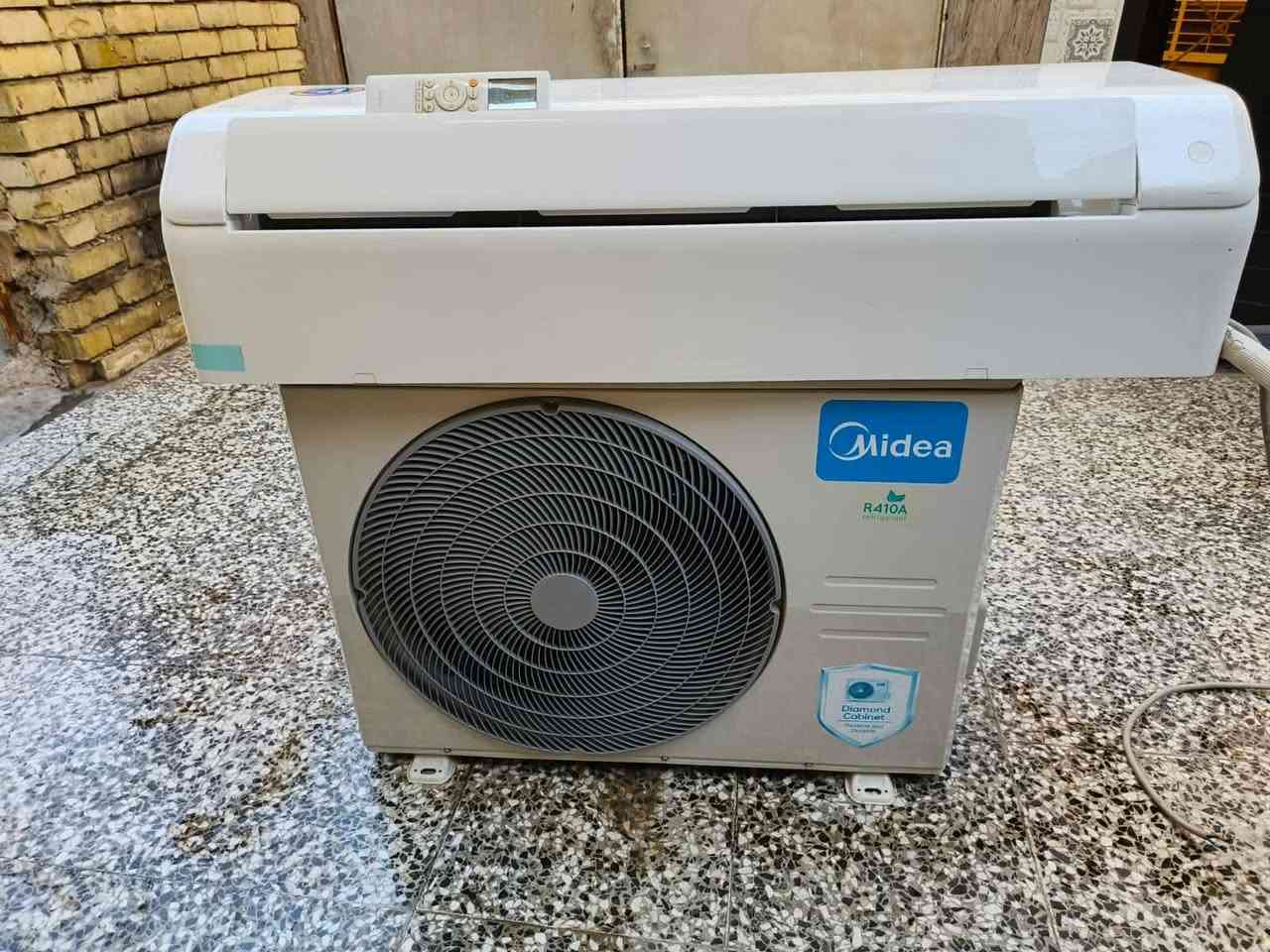 سلام عليكم عندي سبلت للبيع ميديا 2طن تبريد ثلج ❄استخدام موسم واحد فقط نضيف جدا سعر 425 العنوان بغداد الاتصال علا رقم***********
