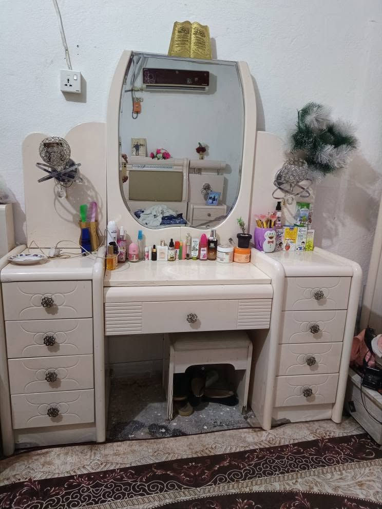 غرفة نوم للبيع اخت الجديده استخدام قليل نوعية زينه العنوان كربلاء حي العامل قرب جامع آل شبل *********** كربلاء, العراق
