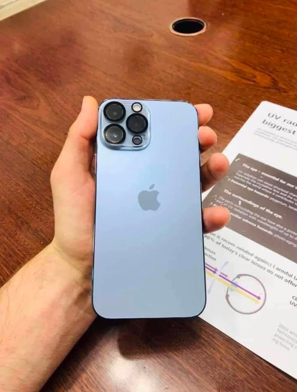 السلام عليكم
📱13 برو ماكس دبل سيم كارت ذاكره 256
البطاريه 85 اصللللللليه 
الجهاز وتربروف مكفول من شخط وتبديل 
السعر /750 الف 
📍بغداد المنصوررر / هاتف *********** واتساب فقط 
ملاحضه / ضمان جهاز 10 ايام  الجهازززززز مكفول
