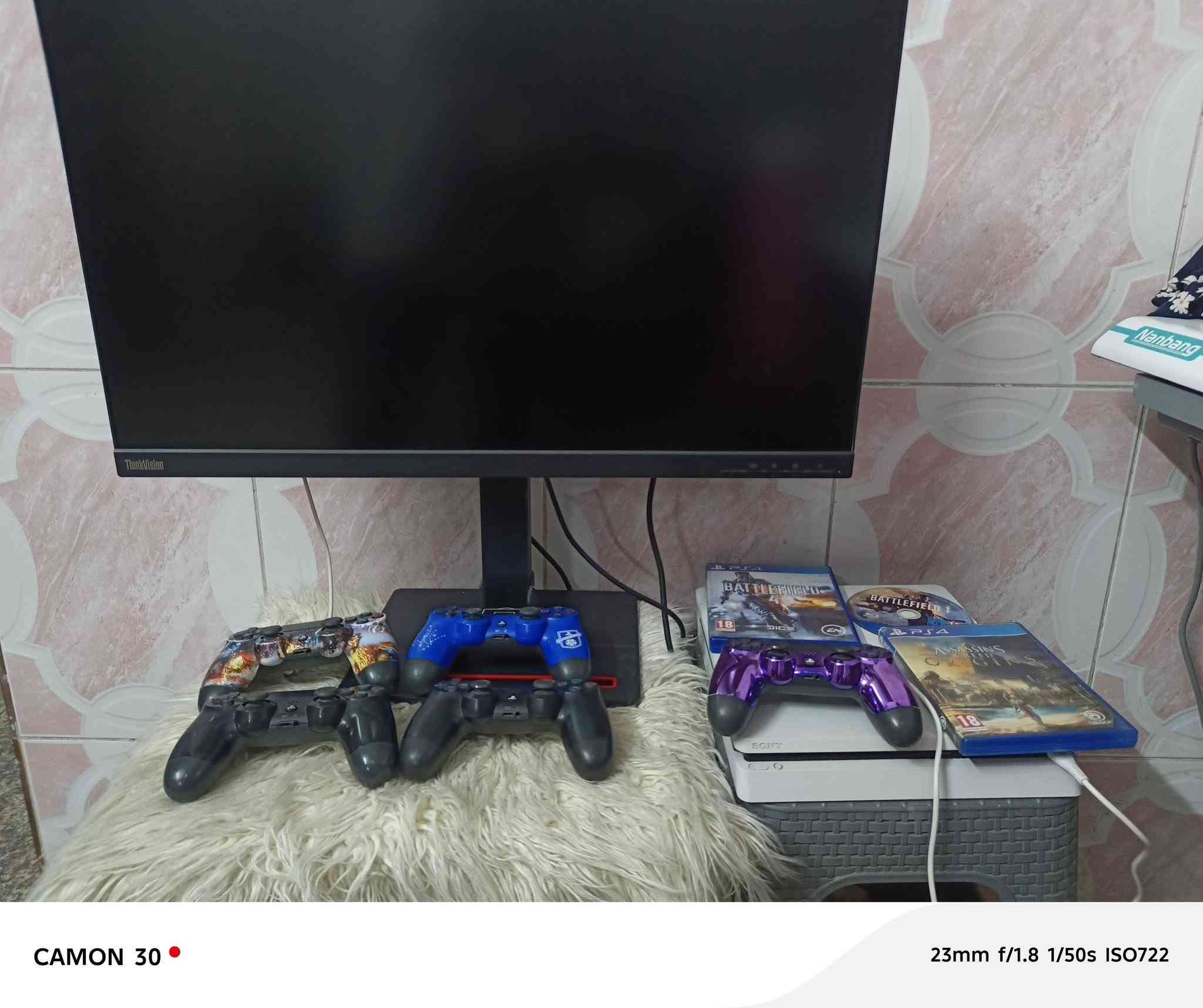 🎮 عرض كيمجي متكامل ومميز للبيع! 🔥
​بلايستيشن 4 سليم (PS4 Slim) سعة 1 تيرا مع الشاشة، الألعاب، و5 جوجستكات (أجهزة تحكم)! جهاز نظيف جداً وأخو الجديد (بدون كارتونة)، ومعروف بكامل ملحقاته والكابلات والدجتل.
​📋 تفاصيل العرض الكاملة:
​الجهاز: بلايستيشن 4 سليم بذاكرة 1 تيرا (1TB).
​أجهزة التحكم: 5 جوجستكات متوفرة مع الجهاز.
​الأقراص المادية: 3 أقراص ألعاب متضمنة في العرض.
​الشاشة: شاشة ألعاب  متحركةواضحة وممتازة ملحقة مع الترتيب الكامل للكابلات.
​الألعاب الرقمية المثبتة (كما تظهر في الفيديو):
​Little Nightmares & Little Nightmares II
​Asphalt Legends
​Assassin's Creed Origins
​Battlefield 4 & Battlefield 1
​Destiny
​eFootball
​Fall Guys
​Far Cry 6
​Fortnite
​Moto Racer 4 Demo
​Resident Evil 2 (R.P.D. Demo)
​Resident Evil 3 Demo
​Resident Evil 4 (Chainsaw Demo)
​Resident Evil Revelations 2
​Roblox
​Street Fighter 6 Demo
​Tom Clancy's Rainbow Six Siege
​Uncharted: The Nathan Drake Collection
​💰 السعر الإجمالي: 300,000 دينار عراقي فقط للبليستيشن مع الشاشة والـ 5 جوجستكات وكافة الملحقات.
​📞 للتواصل والاستفسار:
متواجد للرد على (واتساب فقط) عبر الرقم:
***********عنوان بغداد الكرخ

نص مكتوب في الصور:
- CAMON 30
- 23mm f/1.8 1/50s ISO473
- CAMON 30 • 23mm f/1.8 1/50s ISO473
- CAMON 30  23mm f/1.8 1/50s ISO482
- CAMON 30  23mm f/1.8 1/50s ISO722
- CAMON 30  23mm f/1.8 1/50s ISO492
- CAMON 30  23mm f/1.8 1/50s ISO551