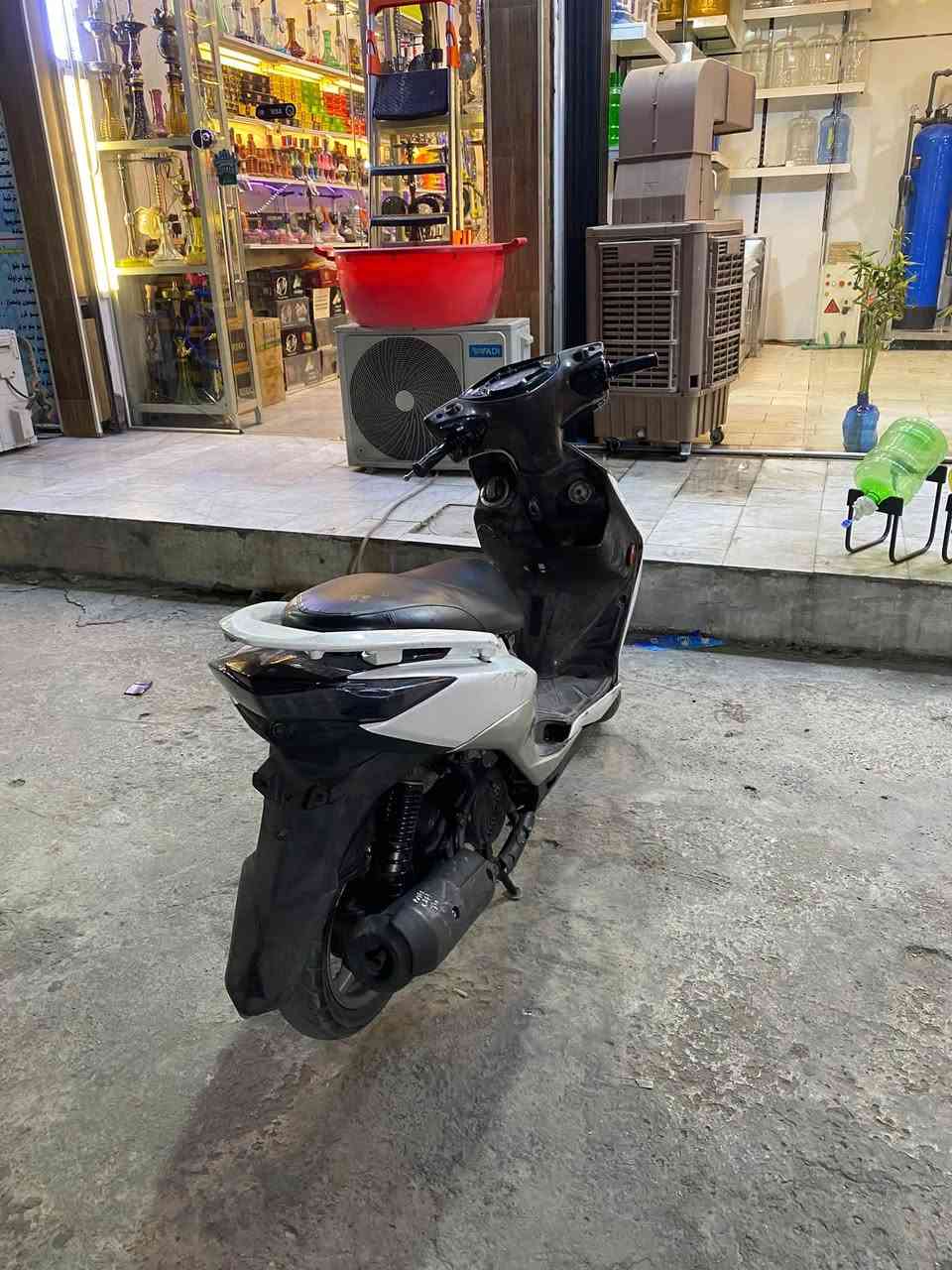 سلام عليكم سكنس لد للبيع الدراجه مكفوله كفاله عامه بيها ملاحضات بالكفرات وكلشي بيها بلادي الدراجه خير من الله لا تنقيص لا نضوح اما ع الراس والمازدات مال اشاير موجودات اني شايلهن رايدها ب٩٠٠ وبيها مجال قليل حك الجيه مكاني شعب رقمي وبي واتساب ***********
