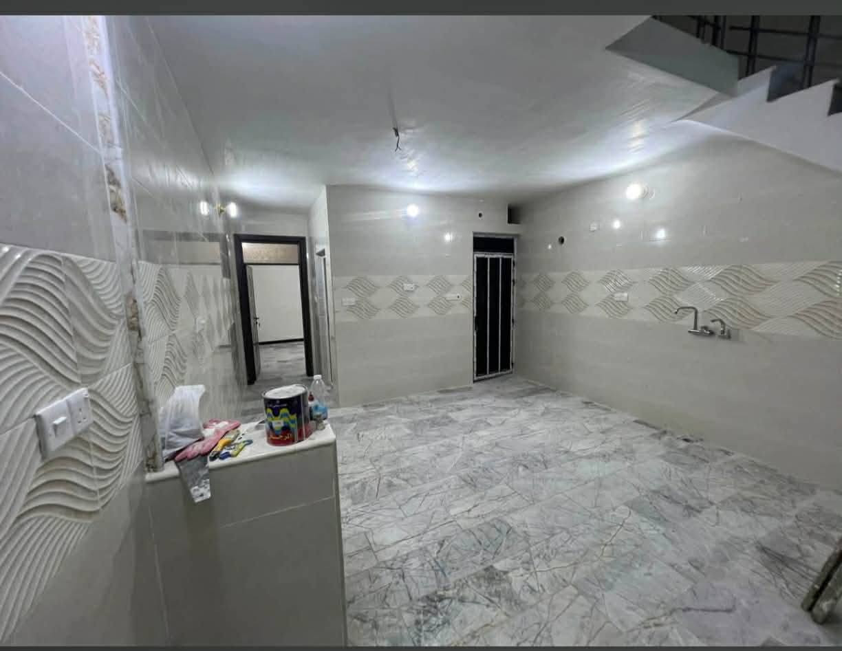 للبيع ✅طابق ونص🏠
الموقع حي الاعلام قرب مدرسه التعاون 
بيت للبيع المساحه  100متر للبيع 

يحتوي على 2غرف نوم / +صاله الخطار /

حمام ارضي  + حمام طابق اول :

حوليه كبيره مفتوحه /

مطبخ حار ⏲️🧑‍🍳✅

  

🚪 ابواب كلها تركي ✅ +باب صاله قاصه ✅

***********📞

***********📞

*********** وتساب ☎️
