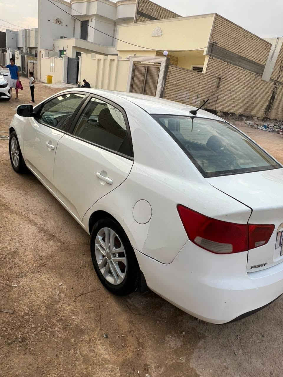 سيراتو 2011 خليجي 
فول مواصفات عده البصمه 
بيه صبغات ابيع حزام بدون داخل 
شواصي لغود تكم مكفولات 
محرك كير حدادية تبريد جاهزه سياره 
وكاله تحويل ثاني يوم 
مكان السيارة النجف
***********
السعر 80وبيه مجال ترهم مراوس
