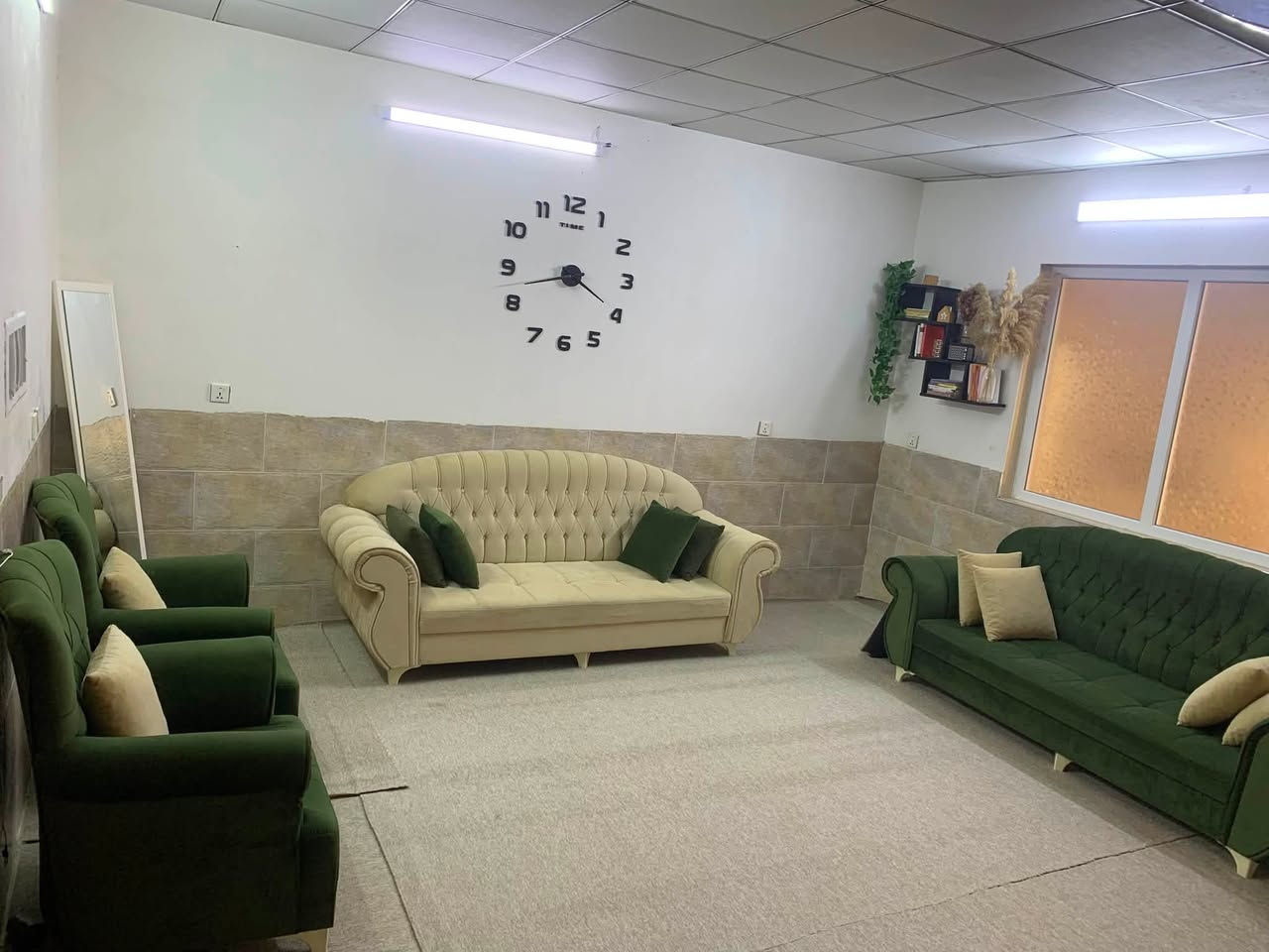 ‎قەنەفەی  10 نەفەری
‎بێ دران بێ سوتای بێ توک  هەلدان 
‎بەس قۆلێکی  نزیک بستێکی   شکاوە
‎پێووەی دیار نیە لە رسمەکە دیاریم کردووە
‎تێبینی تاکێکی لە رسمەکان  دەرنەچووە
‎شوێن هەولێر

‎کێ مشتەریە لە رێگای ئەو ژمارە نامە بنێرێ بۆ وەتساپ 
***********
