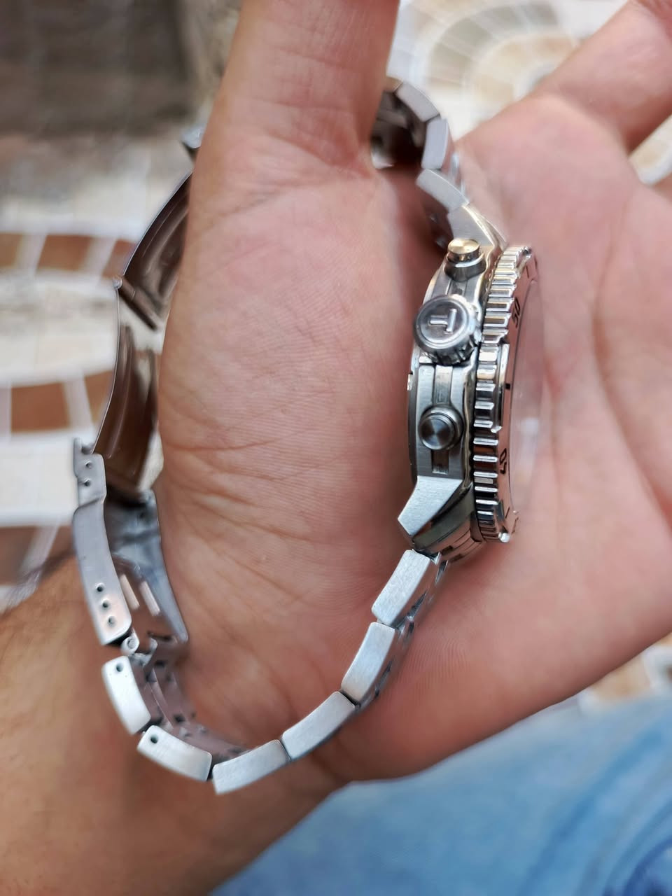 ساعه TlSSOT1853اصليه نضافه 100% زجاج ضد الخدوش صناعه سويسرا لتواصل ***********
