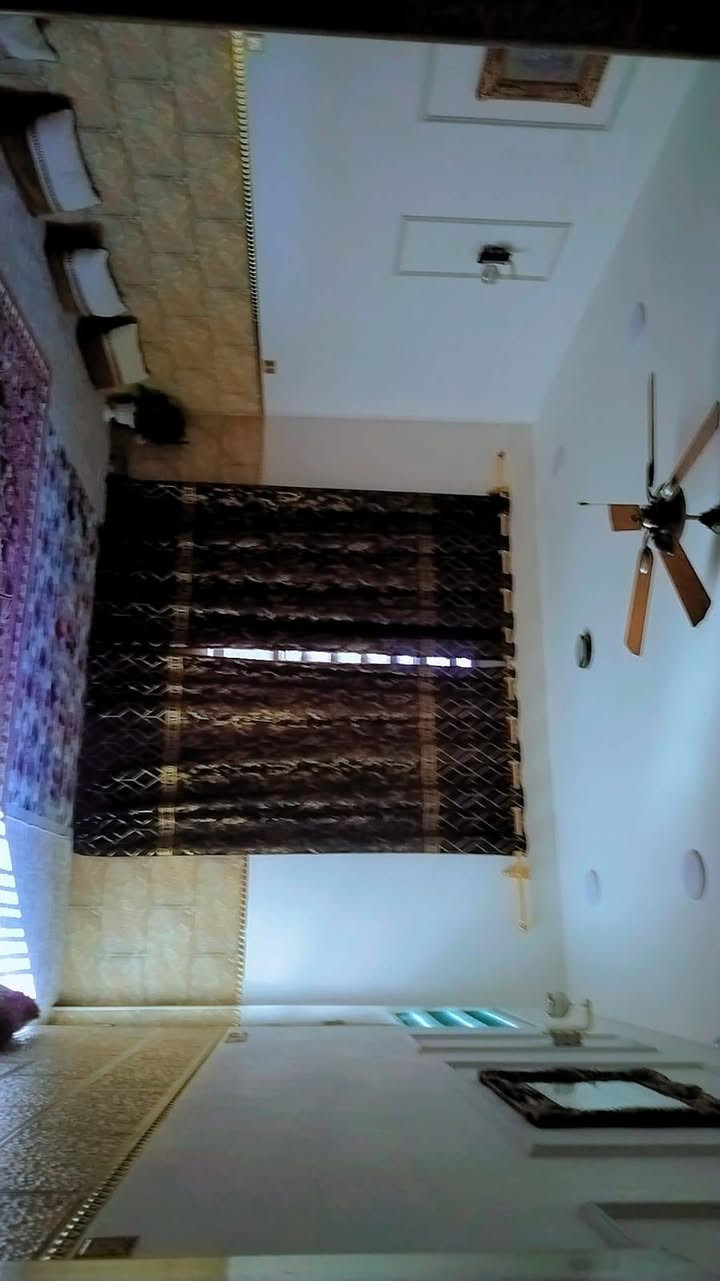 بيت للبيع خلف محطه وقود سفينه النجاة بيت اجعاري المساحه 200متر تفاصيل اكثر اتصال ***********
