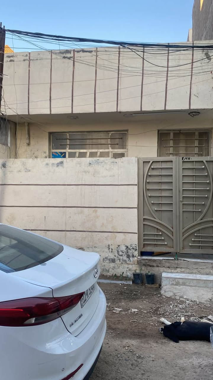 بيت مساحة ٧٠ متر ٥٠ متر ملك و٢٠ وقف في الكاظمية 
طي الكاظمية مستعجلين ع بيع بيت جديد ونظيف طابق واحد 
الاتصال ع الرقم ***********
