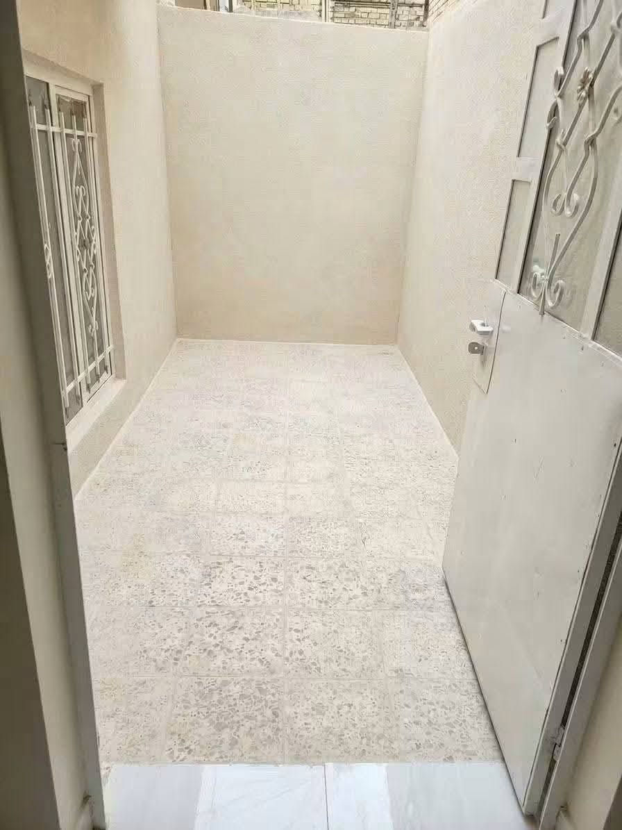 نادر الأولى • غرفة ٦×٥م • عائلة صغيرة
