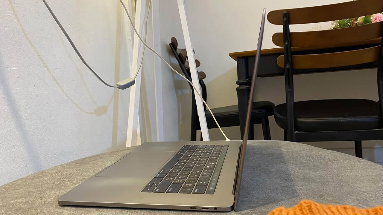 ماك بوك برو 14 انتش 2017, macbook pro 2017
معالج core i7 
رامات ١٦ 
تخزين ٢٥٦ كيكا
الجهاز بحالة جيدة جداً وكلشي بلادي ممبدل ولا مفتوح بي أي شي وأنتبه ‼️ (بي مشكلة بحرف H وحرف B يشتغلن ولكن يحتاجن ضغطة قوية شوية)، السعر ٣٥٠ الف قفل 
للتواصل *********** وتوصيل متوفر

نص مكتوب في الصور:
- معلومات النظام ملف تحرير نافذة مساعدة
- مكونات الكمبيوتر
- ATA
- Bluetooth
- FireWire
- NVMExpress
- PCI
- SAS
- SATA
- SPI
- USB
- التخزين
- التشخيصات
- الذاكرة
- الصوت
- الطابعات
- الطاقة
- الكاميرا
- إنشاء القرص
- إيثرنت
- ثندربولت/USB4
- رسومات/شاشات عرض
- قارئ البطاقات
- قناة الألياف
- واجهة SCSI المتوازية
- وحدة التحكم
- Apple Pay
- الشبكة
- WWAN
- المواقع
- جدار الحماية
- وحدات التخزين
- Wi-Fi
- البرامج
- SmartCards
- البرامج القديمة
- التثبيتات
- التطبيقات
- الخطوط
- السجلات
- اللغة والمنطقة
- الملاحق
- الفطور
- أجزاء التفضيلات
- إطار العمل
- برنامج الطابعة
- برنامج تم تعطيله
- تسهيلات الاستخدام
- خدمات المزامنة
- دعم Raw
- عميل تتم إدارته
- عناصر بدء التشغيل
- ملفات التعريف
- معلومات البطارية:
- معلومات الطراز:
- الرقم التسلسلي: D868015A1MNHDWCBJ
- الشركة المصنعة: SMP
- اسم الجهاز: bq20z451
- Pack Lot Code:
- PCB Lot Code:
- إصدار البرنامج الثابت: ٧٠٢
- التحقق من الجهاز: |
- التحقق من الخلية: ٣٩٢٥
- معلومات الشحن:
- شحن البطارية أدنى من مستوى التحذير: لا
- تم الشحن كليا: لا
- الشحن: نعم
- السعة القصوى للشحن (مللي أمبير/ساعة): ٥٤٠١
- حالة الشحن (%): ٣
- معلومات السلامة:
- عدد الدورات: ٦٩٨
- الحالة: عادي
- إعدادات طاقة النظام:
- تيار كهربي متردد:
- مؤقت إسبات النظام (بالدقائق): |
- مؤقت إسبات القرص (بالدقائق): 10
- مؤقت إسبات شاشة العرض (بالدقائق): 10
- التنبيه عند AC Change: لا
- التنبيه عند Clamshell Open: نعم
- التنبيه على LAN: نعم
- AutoPowerOff Delay: ٢٥٩٢٠٠
- AutoPowerOff Enabled: |
- مصدر الطاقة الحالي: نعم
- تبهيت شاشة العرض عند الإسبات: نعم
- Hibernate Mode: ٣
- LowPowerMode: .
- PrioritizeNetworkReachabilityOverSleep: .
- طاقة البطارية: |
- التنبيه على LAN: لا
- خفض الإضاءة: نعم
- تكوين الأجهزة:
- تم تركيب UPS: لا
- معلومات شاحن التيار المتردد:
- متصل: نعم
- القدرة بالواط (W): ٢٠
- ال MacBook Pro الخاص بـ حيدر > مكونات الكمبيوتر > الطاقة
