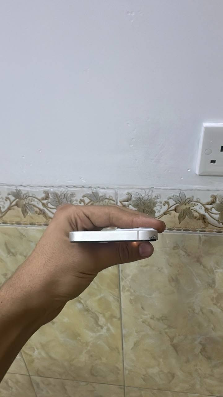سلام عليكم
ايفون ١٣عادي
ذاكرة ١٢٨
بطارية ٨٠
مبدل بس شاشة نوعية زينة تلث خيارات
الجهاز بي ضربة خفيفة بل ركن بس 
سعر الجهاز ٣٦٠ وبي مجال
مكاني بغداد حي البتول 
رقم الهاتف ***********

نص مكتوب في الصور:
- حالة البطارية والشحن
- كما هو الحال مع البطاريات القابلة لإعادة الشحن، بطارية الهاتف قابلة للاستهلاك وتصبح أقل فاعلية مع الوقت. معرفة المزيد...
- الحد الأقصى للقدرة
- %٨٠
- هذا قياس لقدرة البطارية مقارنة بقدرتها عندما كانت جديدة. قد تتسبب القدرة المنخفضة بتقليل ساعات الاستخدام بين عملية الشحن والأخرى.
- أقصى قدرة للأداء
- تساعد الأنظمة المضمنة في النظام والمكونات في تخفيف أثار الأداء التي قد تلاحظها أثناء التقدم الكيميائي في عمر بطارية iPhone.
- شحن البطارية المحسن
- للحد من استنزاف عمر البطارية، يتعلم الـ iPhone من عادات الشحن اليومية، بحيث ينتظر ولا يتجاوز %٨٠ حتى يحين موعد حاجتك إلى استخدامه.
- ٧:٥٠
- حول
- الاسم
- < iPhone
- إصدار iOS
- < 26.6.1
- اسم الطراز
- iPhone 13
- رقم الطراز
- MLND3J/A
- الرقم التسلسلي
- KYTXNYGJ7F
- انتهت صلاحية التغطية
- سجل تاريخ القطع والخدمة
- الأغاني
- الفيديوهات
- الصور
- V٠
- ١٢
- التبيقات
- ١٢٨ غ.ب
- السعة
- القطع والخدمة تجمع Apple سجل تاريخ القطع والخدمة، وهذا السجل يعرض معلومات عن هذا الـ iPhone وحالته وتفاصيل إصلاحه. معرفة المزيد... سجل تاريخ الخدمة الشاشة غير معروف