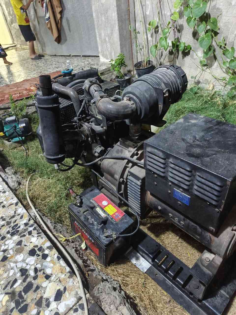 السلام عليكم مولد بيركنز اصلي 2بستم توليد سانفور6/5kv/3 fez قطاره مال كاز يشتغل سنكل يعني اربط فيزين وترك البقيه بلادي ما مفتوح بي برغي السعر 1/600المعامل الباويه
***********

