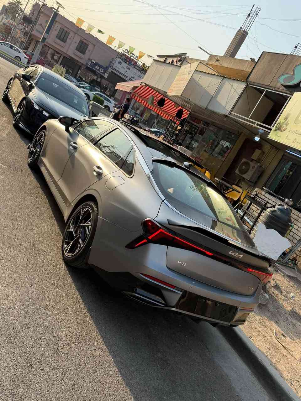 السلام عليكم
🚧للبيع كلين 🚧

ملاحضة السيارة وارد امريكي فول 1/1

🍁🍁سيارة دخول جديد حتّ ستيكرات الشركة بعدة بداخل السيارة 🍁🍁

سيارة k5 موديل 2025

لون بلادي سلفر مات 

جيتي لاين  فول مواصفات

المواصفات

بانوراما

صندوق كهرباء 

حساس خلفي

حساس جانبي

رادار امامي

رادار خلفي 

رادار جانبي

داخل جلد احمر 

تدفئة بالمقاعد

لايت زينون

شاشة كار بلي 

عينه الكتروني 

كامرة خلفية 

تشغيل عن بعد

محرك 2500 

وباقي المواصفات معروفه

ماشيهim18 
 
ملاحظة:اكو رصعات 2بل جاملغ لامامي 

مكان السيارة :- بغداد حي العدل 

رقم الهاتف***********

