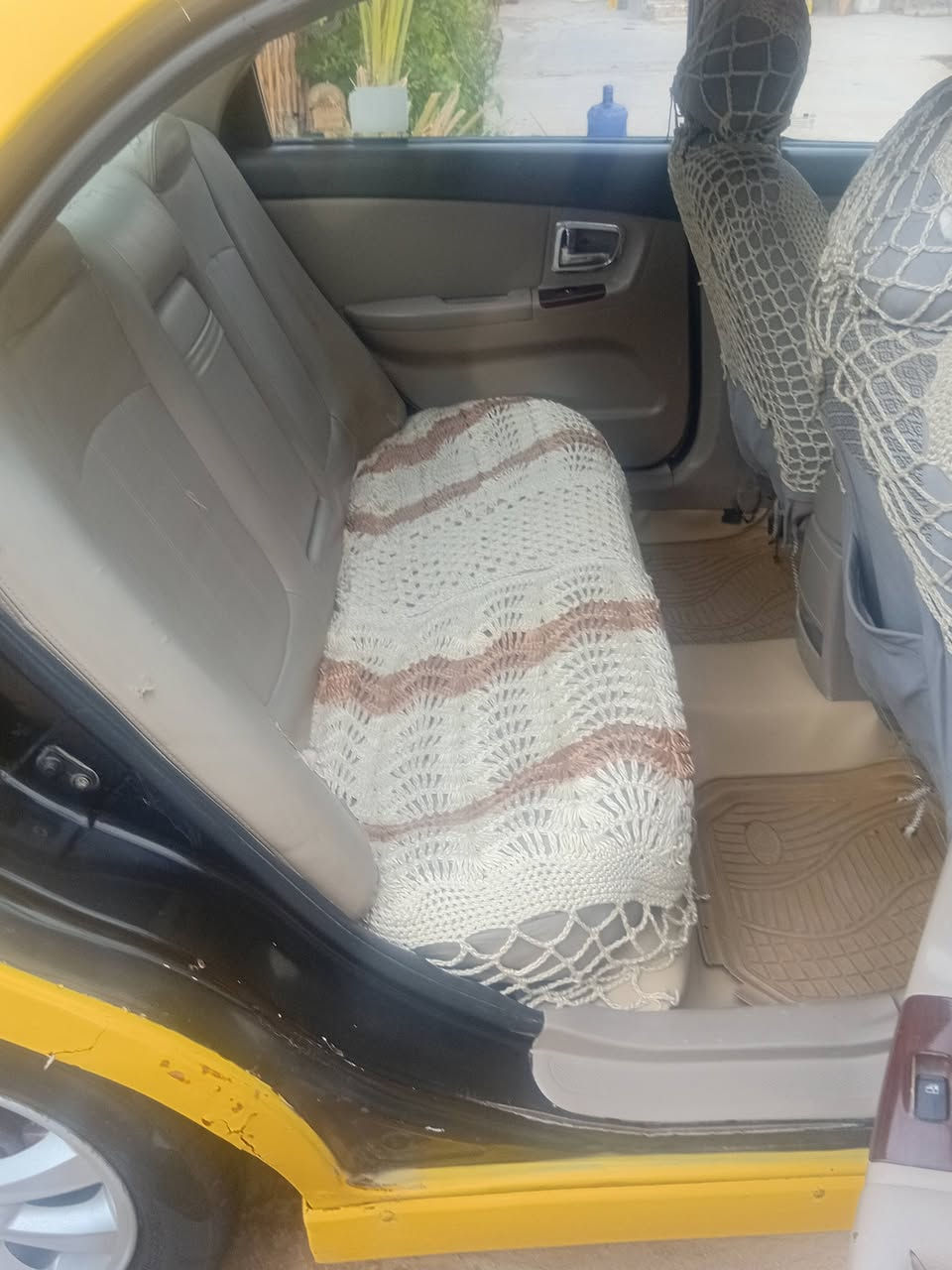 السلام عليكم سياره سيراتو للبيع رقم بابل سنويه لل٢٧ دكشن عالي وارد خليجي   مكينه 1600 امداور ثاني  يوم السعر 65 او بيه مجال مكان السياره نجف كوفه استفسار ***********
