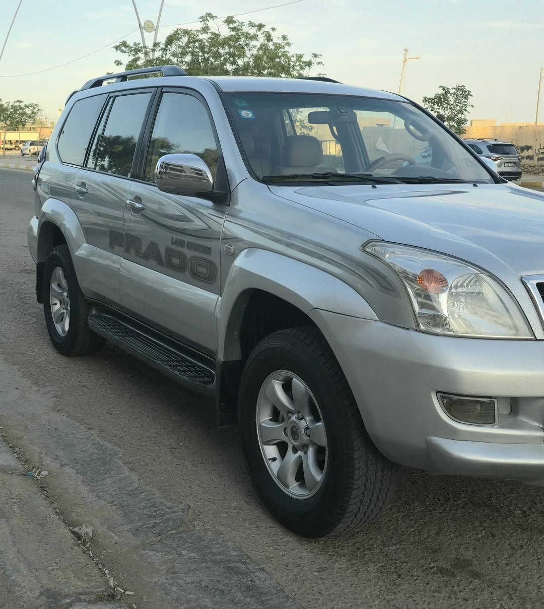 السلام عليكم ورحمة الله وبركاتة
#للبيع تيوتا برادو خليجي كويتي موديل 2005 رقم بغداد دولي سنوية 2030/9 بيه جرد بالقمارة بالكلير مو بالصبغ من الخلف . 
⭕ مواصفات السيارة 
🔷 محرك 6 سلندر 4000 VX 
🔷 كير اوتو D4 + فور ويل
🔷 تبريد 3 قطع شغال 
🔷 كشنات 2 كهرباء + تدفئة وتبريد
🔷 حدادية جيد جداً
🔷 دبل تانكي سبير تعليك
🔷  7 راكب 
🔷 ويل كب 5 تخم تاير جديد
🔷 شاشات 2 + كامرة
🔷 حساسات خلفي 
🔷 كشنات مدوشمة جلد
#السعر ( ١١٧ ) بيه مجال بسيط 
مكاني الانبار / هيت هاتف 
*********** 
***********
✅ بيع فقط نقد والله يرزق الجميع
