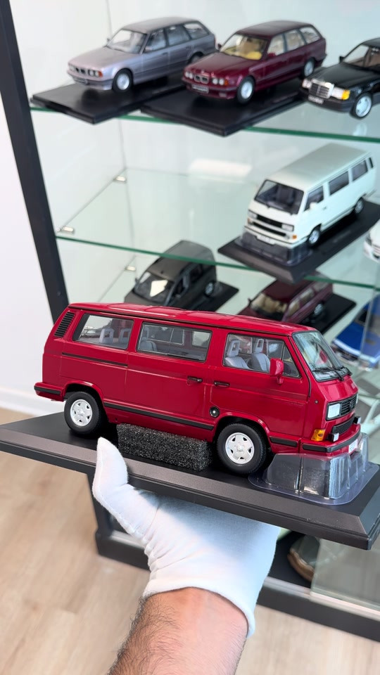 Volkswagen MINIBUS 1992 Brand: Norev Scale : 1/18 Price : 📩  (free delivery inside Erbil) WhatsApp: +9647504702207 ‎التوصيل لجميع مناطق اربيل مجانا ‎گەیاندن بەخۆرایە بۆ ناو شاری هەولێر
