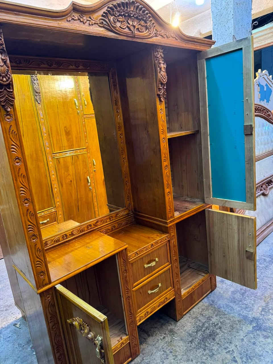 معرض السجاد للأثاث
غرفه ٦ باب مستخدمه دزاين مسرح ملكي دنك زان داخل خارج صاج لوجه ٦ ملم شغل ثقيل جدا شغل مرتب وحلو للحجز والاستفسار الاتصال /***********☎️
