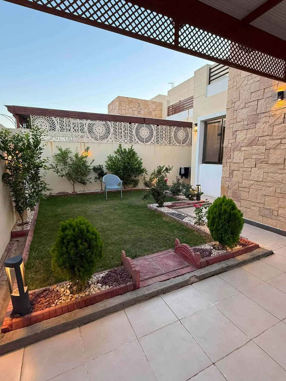 السلام عليكم بيت للبيع مجمع بيتي زون 3
جاهز للسكن  ( مؤثث والبيع مع الاثاث ) 
مساحه 200 متر 
3 غرف نوم 
لوتس 
مقدمه 100 مليون 
شهري 560 الف 
بدون سنوي 
الكلي 179 مليون 

للأستفسار ***********
