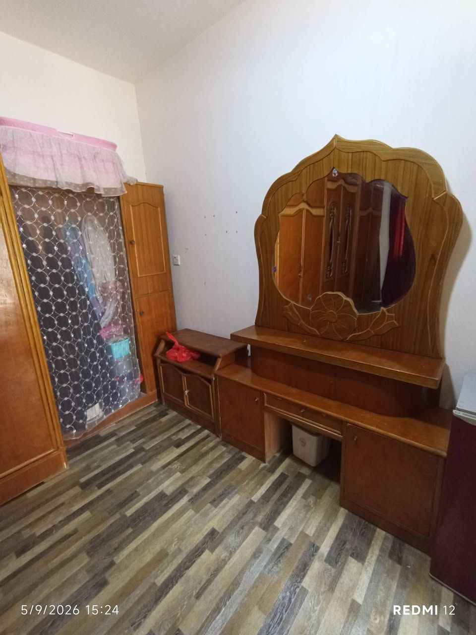 للبيع غرفه خشب مستخدمه 750اومراوس بتركي الاستفسار الاتصال ***********
