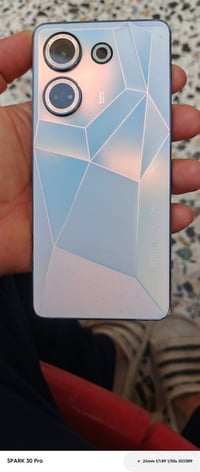 سبارك 30 برو • ٢٤مم • كاميرا f/1.89
