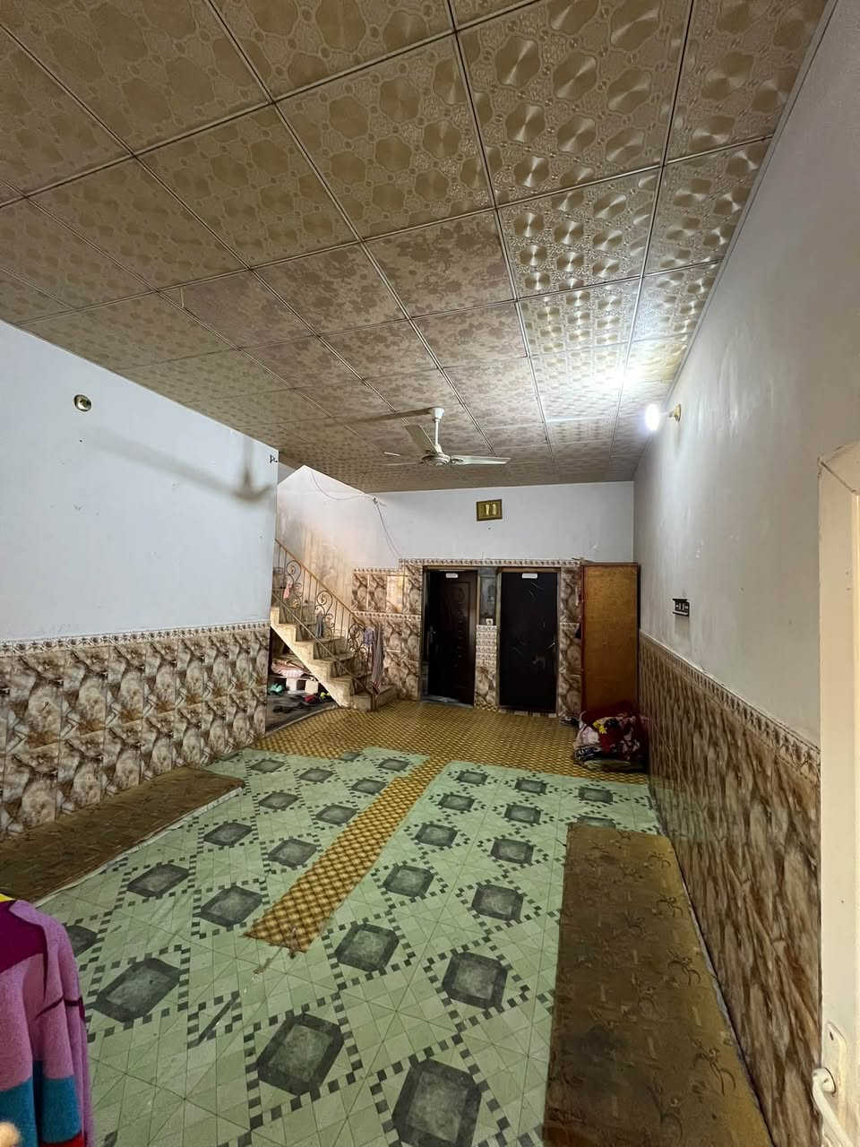 بيت طابو للبيع مساحة البناء ١٥٠ صافي بس البيت ويه الخدمات يطلع فوك ال ٢٠٠ السعر ٨٥ وبي مجال قليل ***********للاتصال 

ديوان٨*٥
غرفه ٦*٥
غرفه٦*٥
صاله٧*٥
مطبخ٤*٤
صحيات داخليه
صحيات خارجيه
الحوش ١٢ متر 
الكراج ايضاً ١٢ متر 
بناء حديث 
كلشي موضح بالفيديو العنوان شارع السوداني
